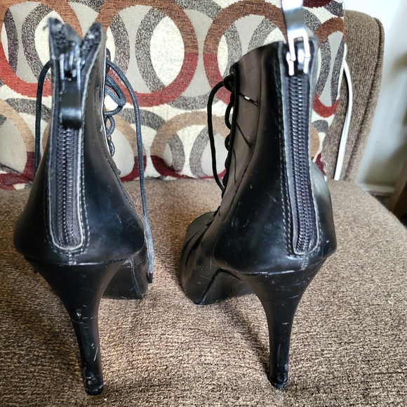 New to YOU Amazing Heels - Picture 2 of 5